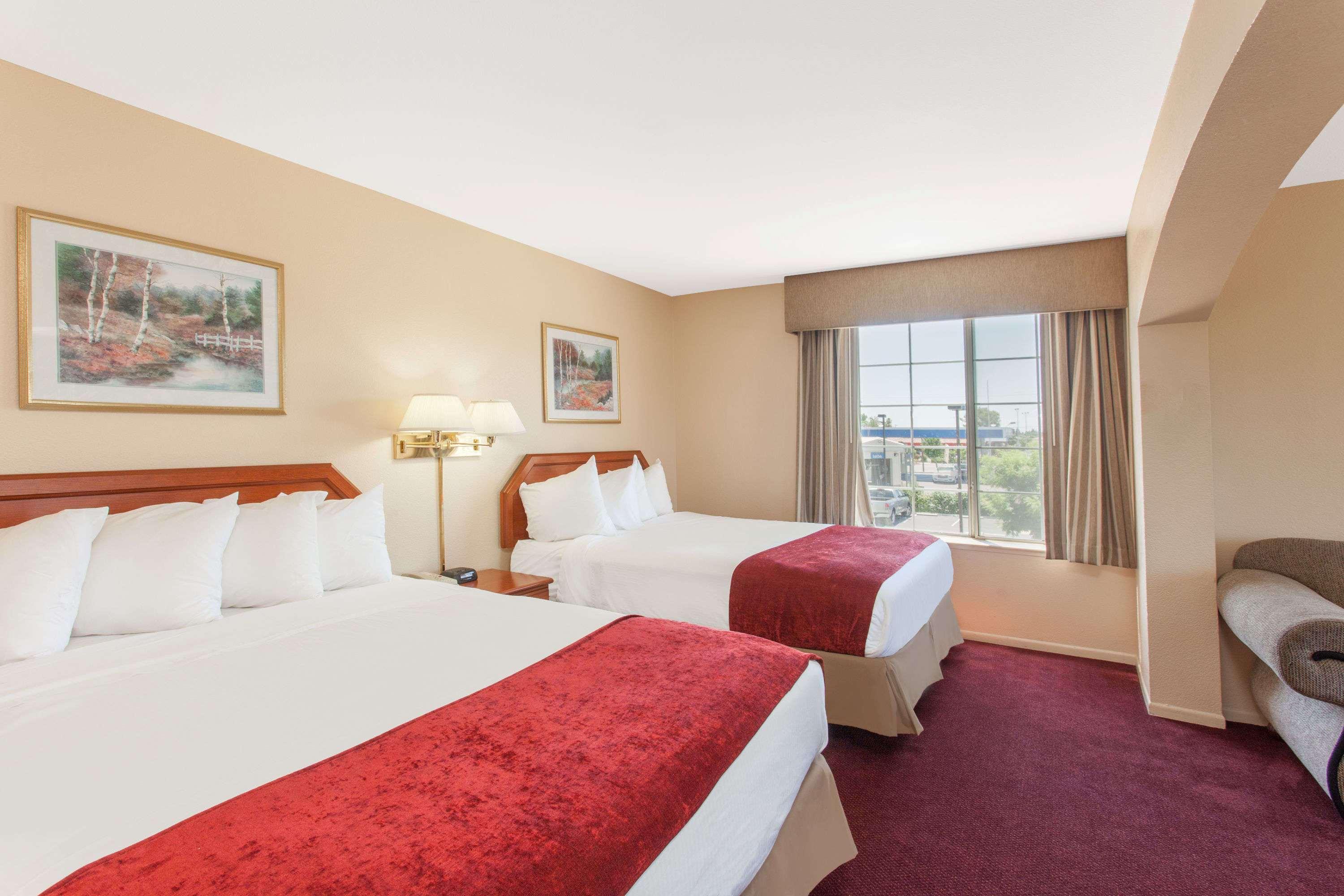 Hotel Ramada By Wyndham Fresno Northwest Extérieur photo