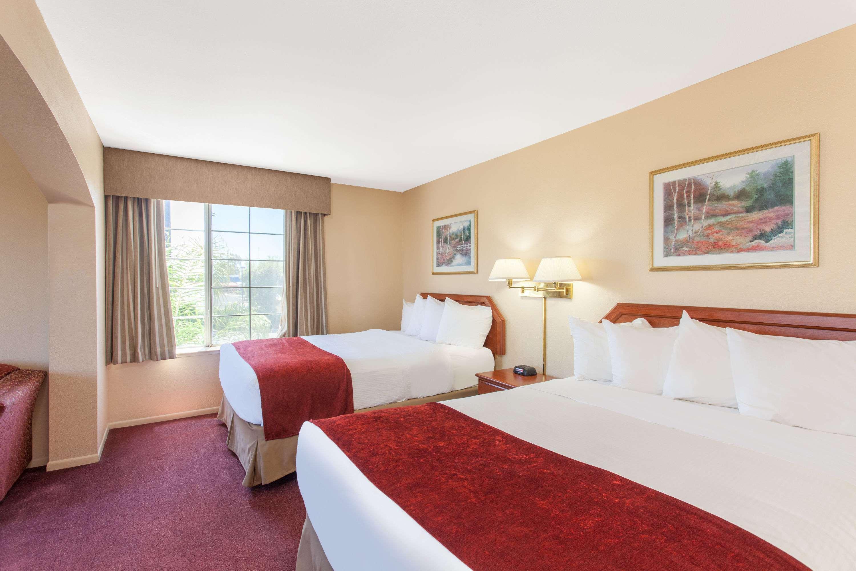 Hotel Ramada By Wyndham Fresno Northwest Extérieur photo