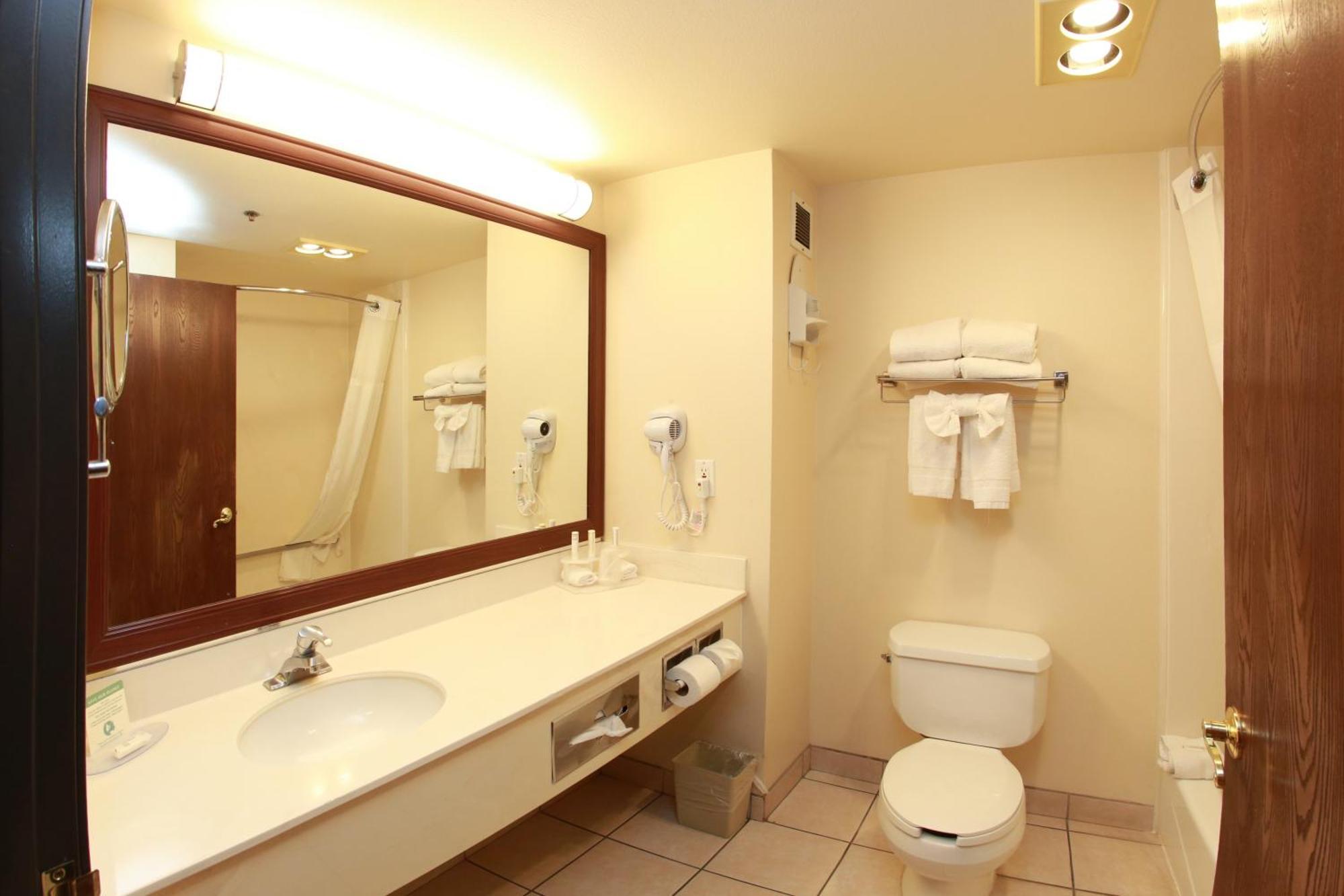 Hotel Ramada By Wyndham Fresno Northwest Extérieur photo